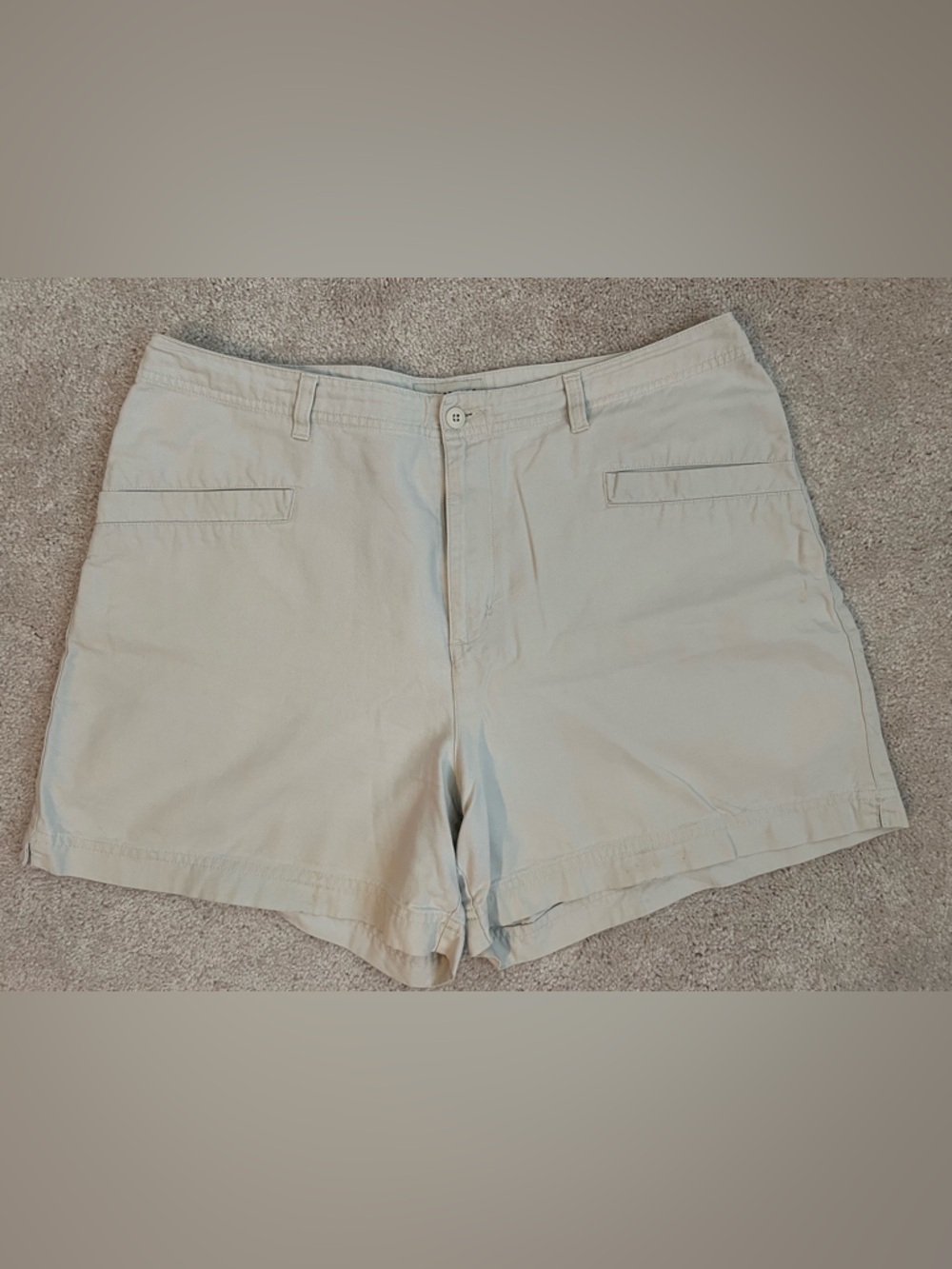Women's Flat-Front Cotton Shorts in Light Beige